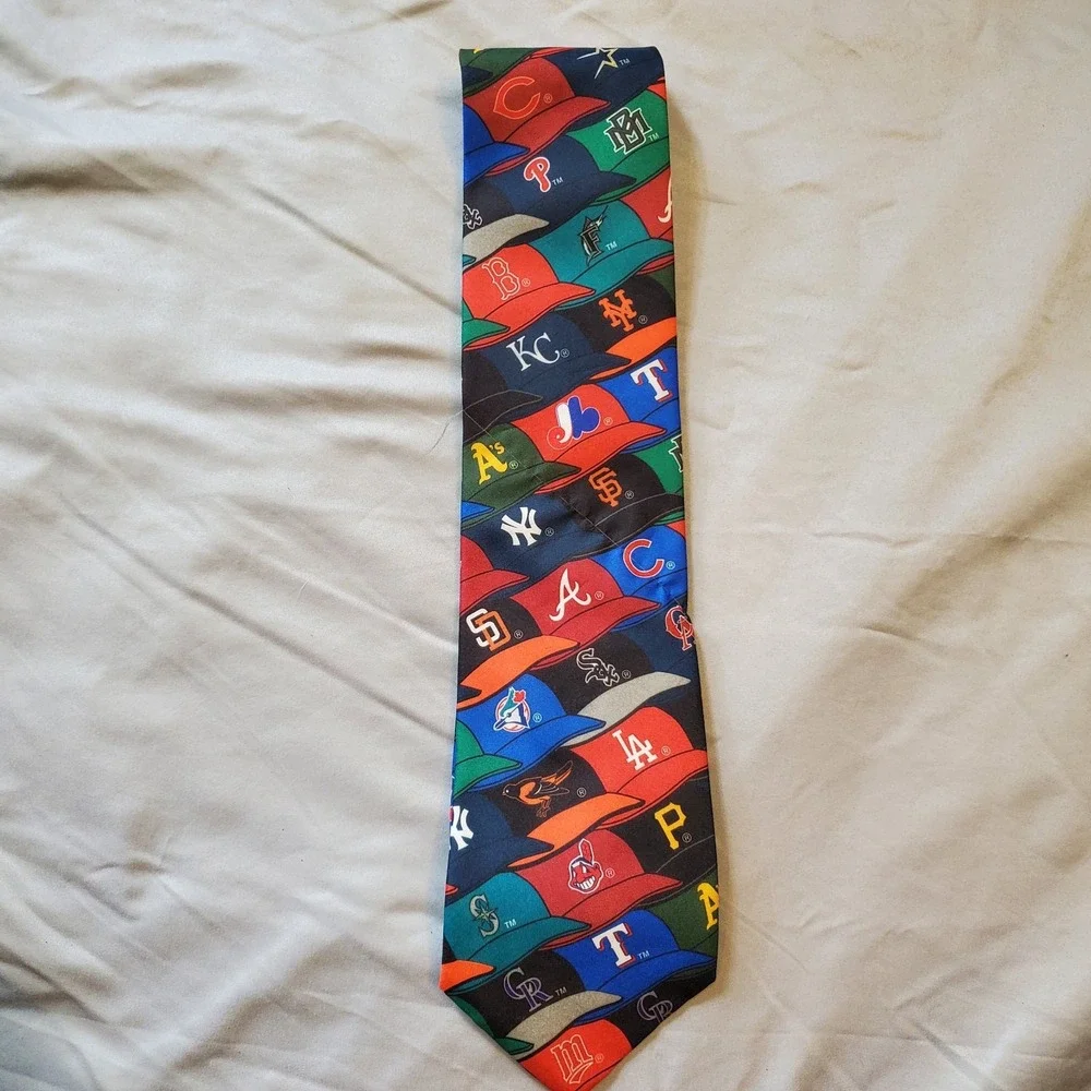 Vintage 1995 Surrey‎ MLB Baseball Necktie Caps Hats Major League Teams Print Usa
